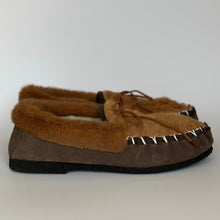 Load image into Gallery viewer, KANGAROO FUR MOCCASINS