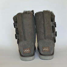 Load image into Gallery viewer, SHORT TWO BUTTON UGG BOOTS