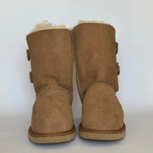 Load image into Gallery viewer, SHORT TWO BUTTON UGG BOOTS