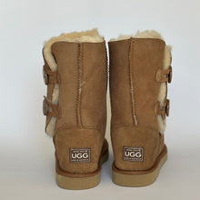 Load image into Gallery viewer, SHORT TWO BUTTON UGG BOOTS