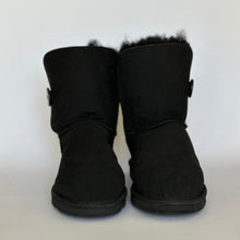 Load image into Gallery viewer, SHORT ONE BUTTON UGG BOOTS