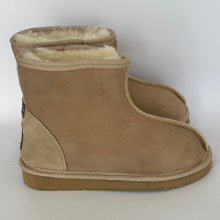 Load image into Gallery viewer, SHORT ANKLE UGG BOOTS
