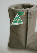 Load image into Gallery viewer, CLASSIC SHORT UGG BOOTS FOR WOMEN