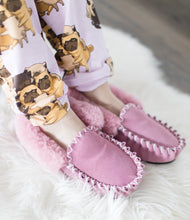 Load image into Gallery viewer, SHEEPSKIN THICK SOLE  MOCCASINS - UNISEX
