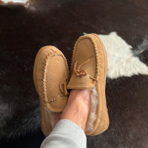 OUTBACK SHEEPSKIN MOCCASINS