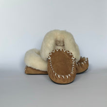 Load image into Gallery viewer, SHEEPSKIN THIN SOLE MOCCAINS FOR MEN
